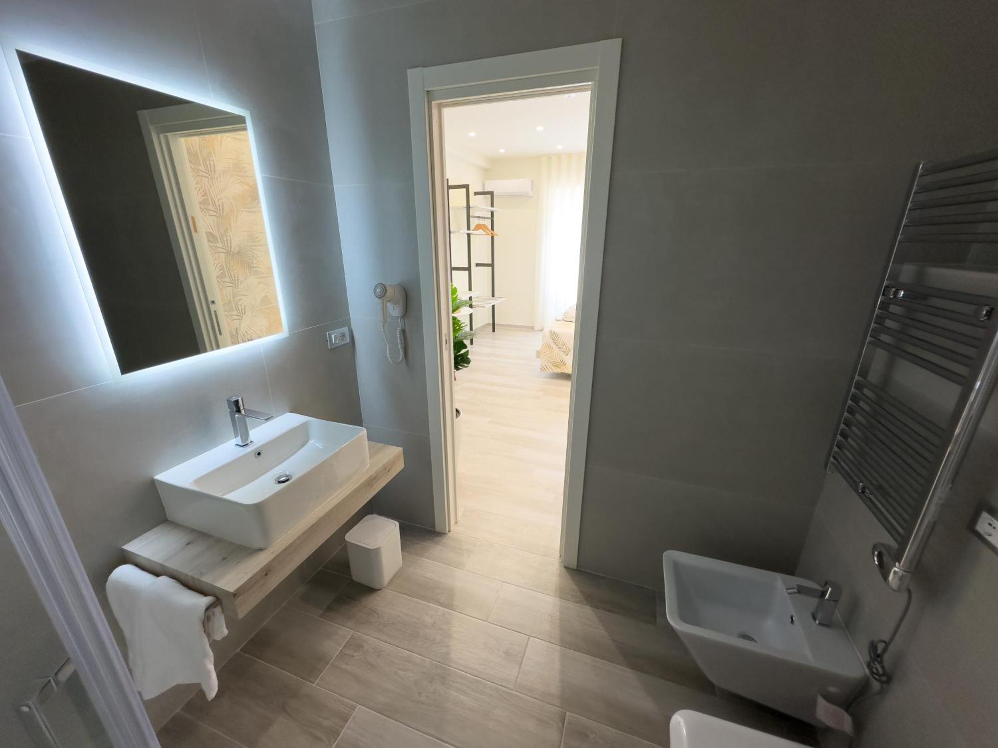 Al Civico3 Home & Suites ซาแลร์โน ภายนอก รูปภาพ